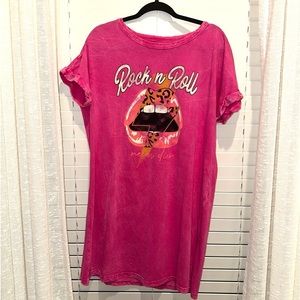 hot pink t shirt dress